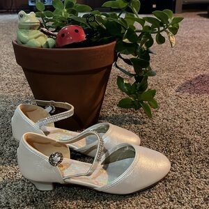 Dress shoes w rhinestones for little girls